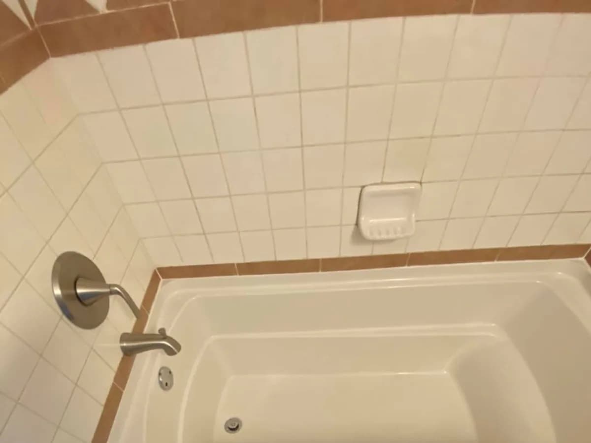Clean ordinary bathroom surface after moisture-safe household care